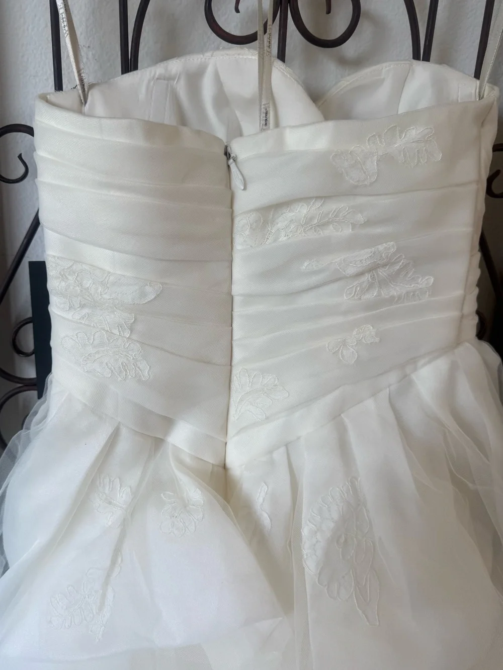 WHITE by Vera Wang Strapless Bubble Hem Rosette Dress NWT Size 0 & hair piece. - Picture 6 of 13